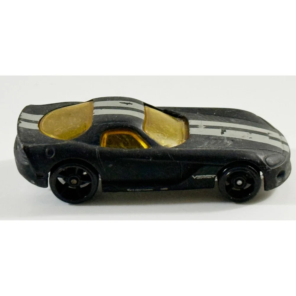 Hot Wheels Dodge Viper Kids 1:64 Black Silver Racing Stripes 2005 Diecast Car